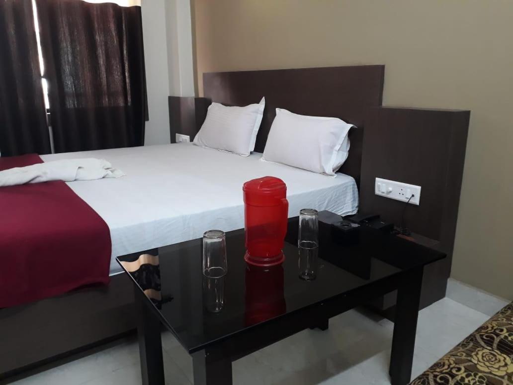 Goroomgo Hotel Uk Palace Puri Kültér fotó