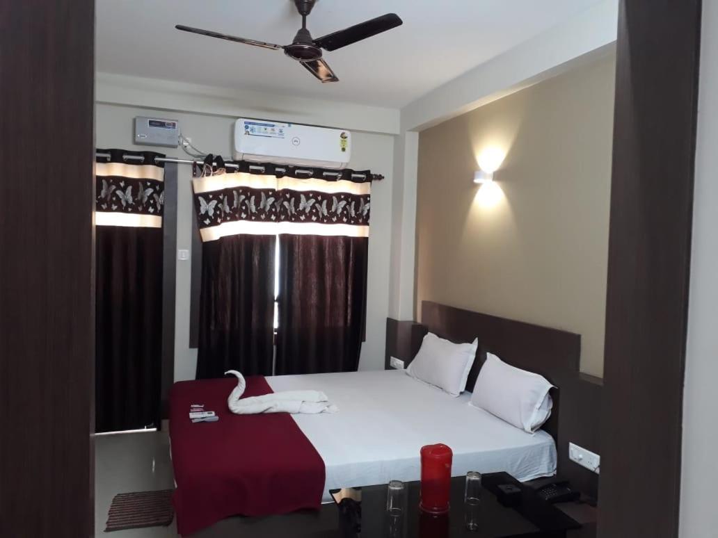 Goroomgo Hotel Uk Palace Puri Kültér fotó