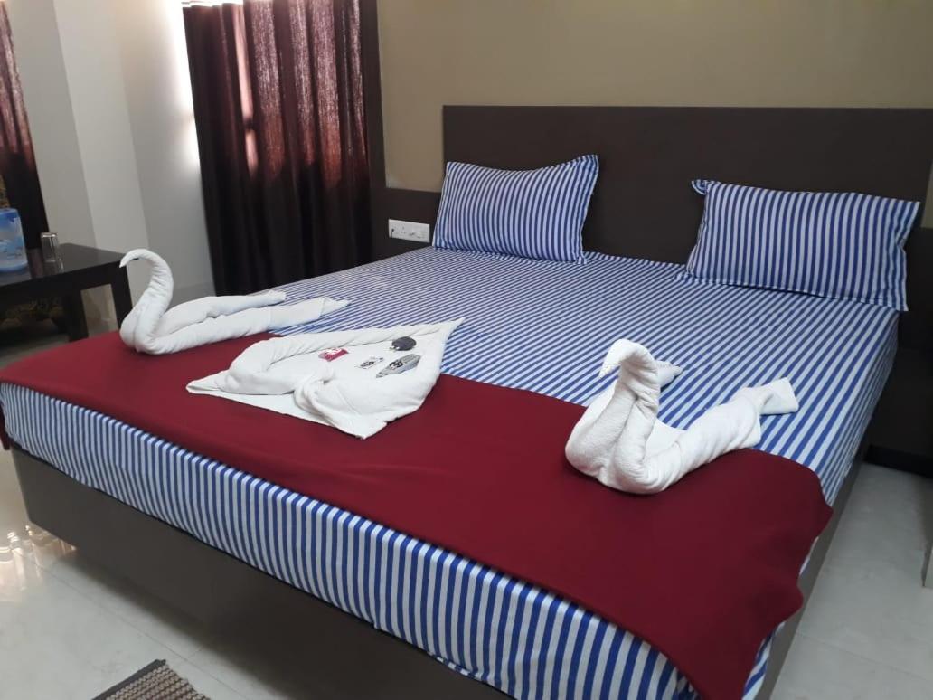 Goroomgo Hotel Uk Palace Puri Kültér fotó