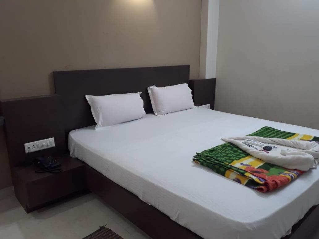 Goroomgo Hotel Uk Palace Puri Kültér fotó