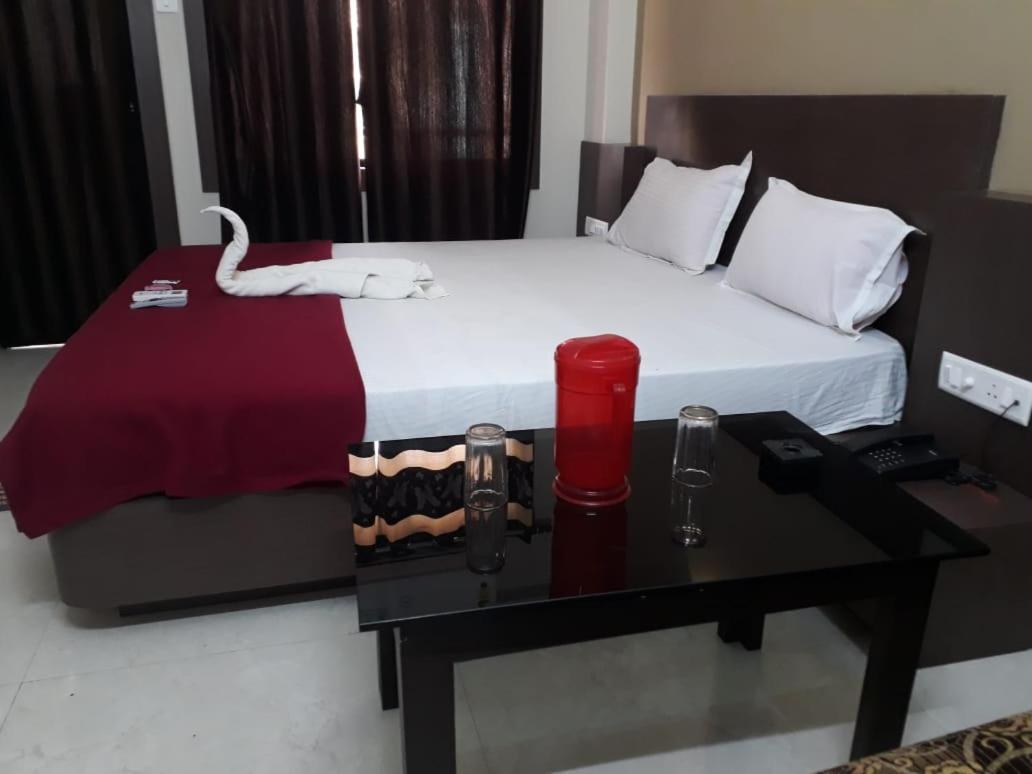 Goroomgo Hotel Uk Palace Puri Kültér fotó