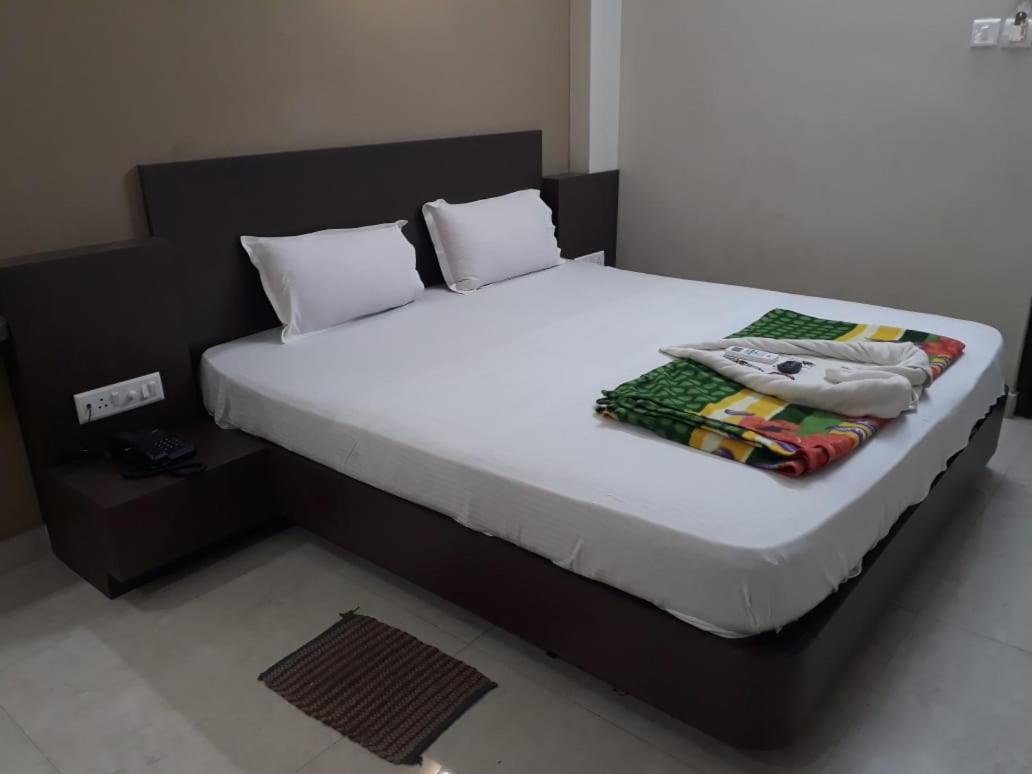 Goroomgo Hotel Uk Palace Puri Kültér fotó