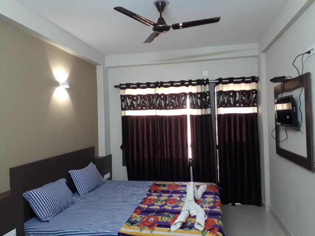 Goroomgo Hotel Uk Palace Puri Kültér fotó